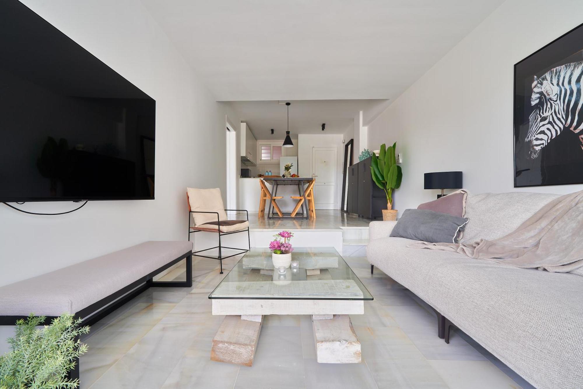 Banus - Banus, Modern, Bright And Balcony *