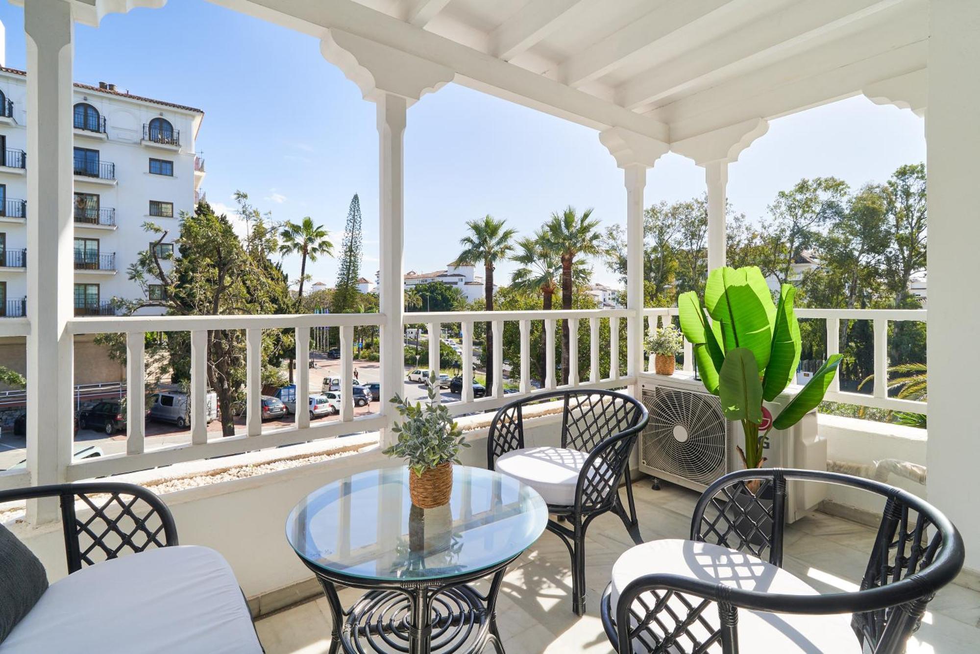 Apartment Banus - Banus, Modern, Bright And Balcony