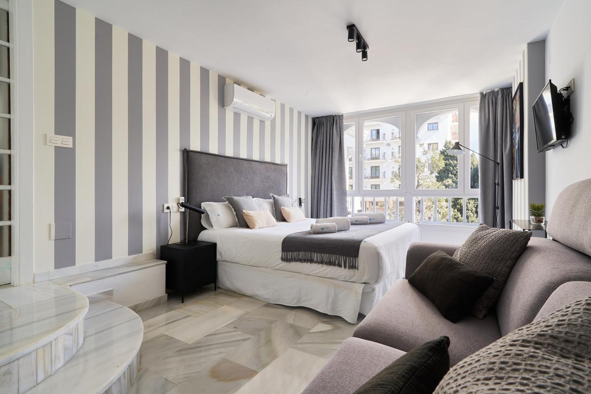 Banus - Banus, Modern, Bright And Balcony *