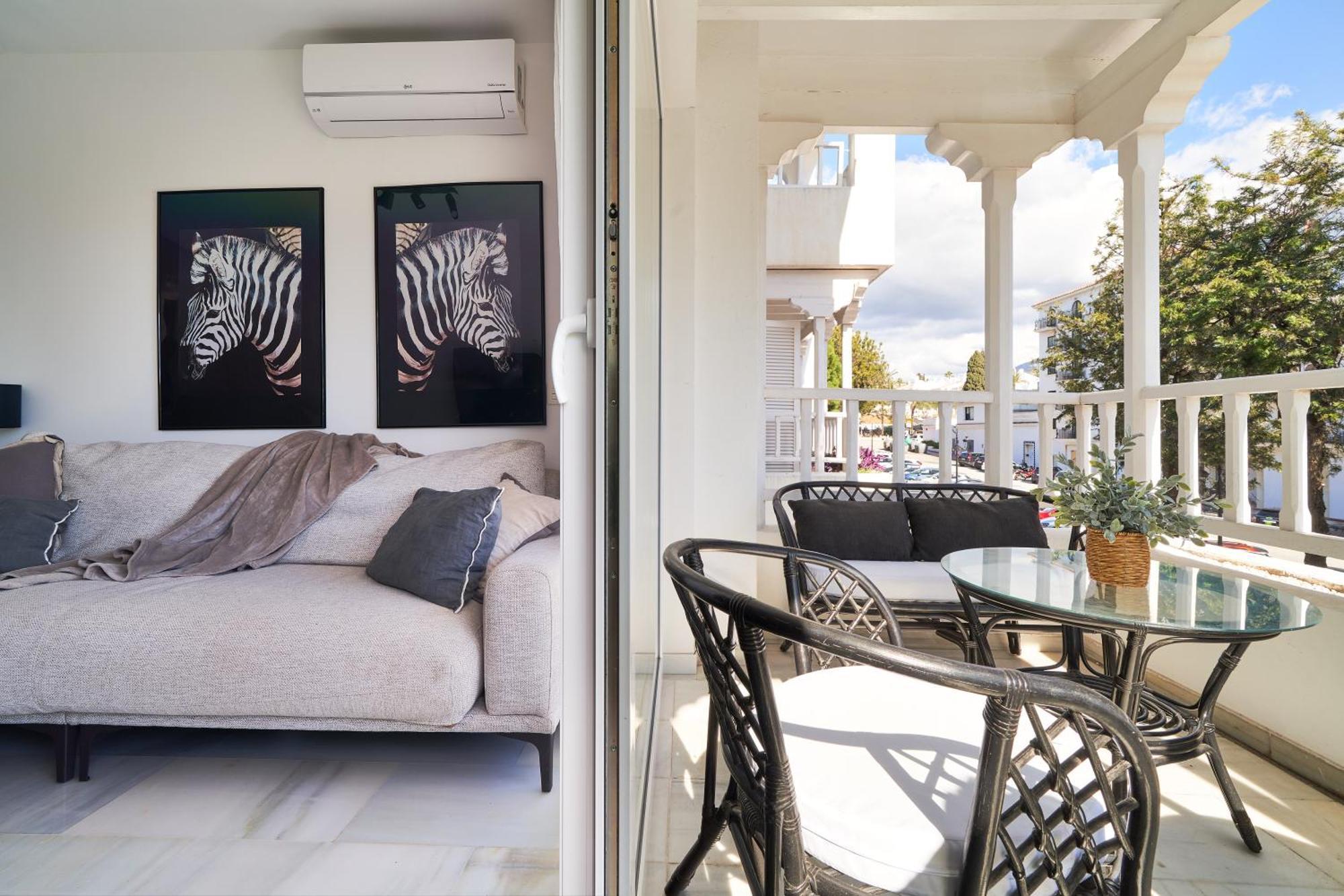Banus - Banus, Modern, Bright And Balcony
