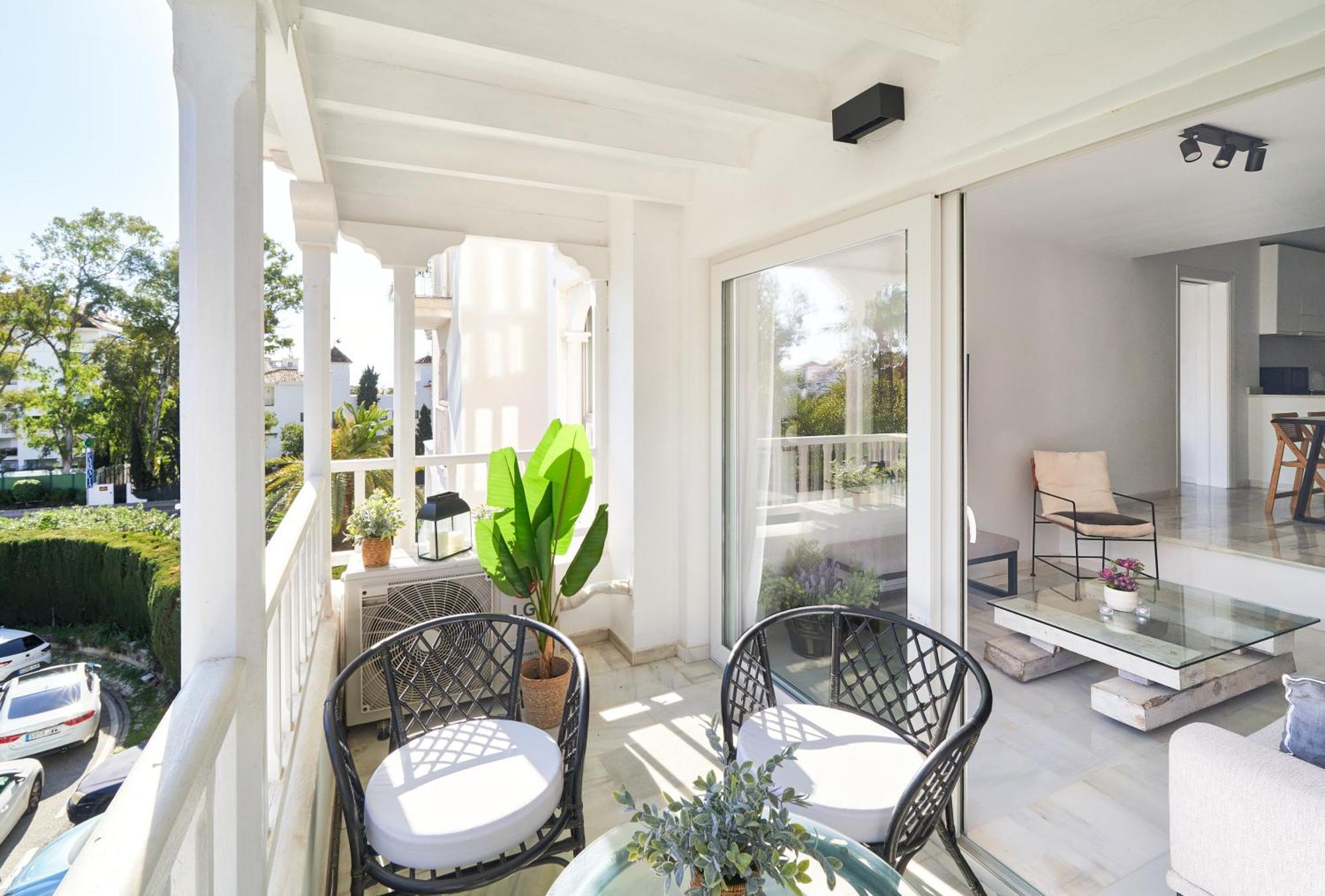 Banus - Banus, Modern, Bright And Balcony *