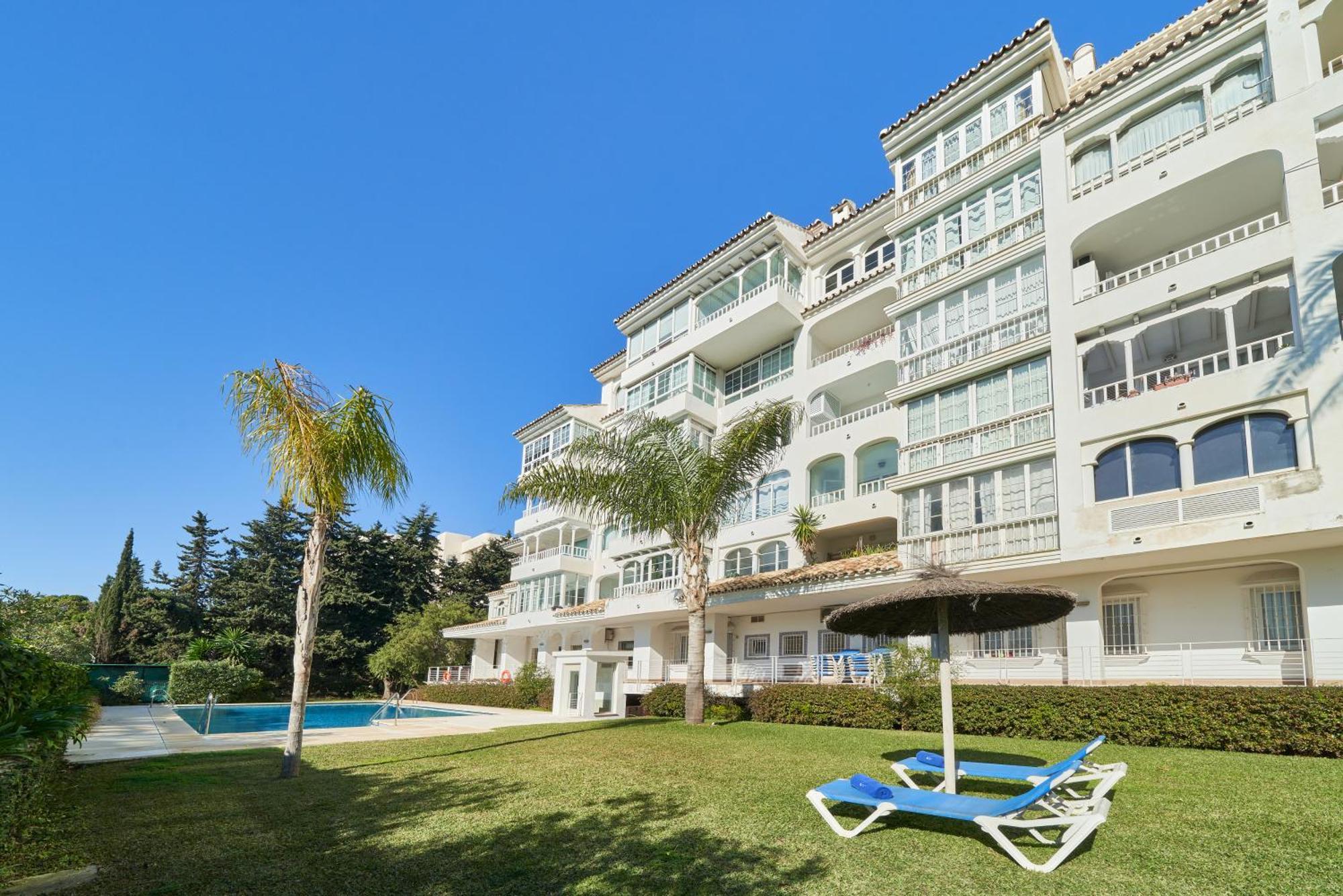 Banus - Banus, Modern, Bright And Balcony Apartamento