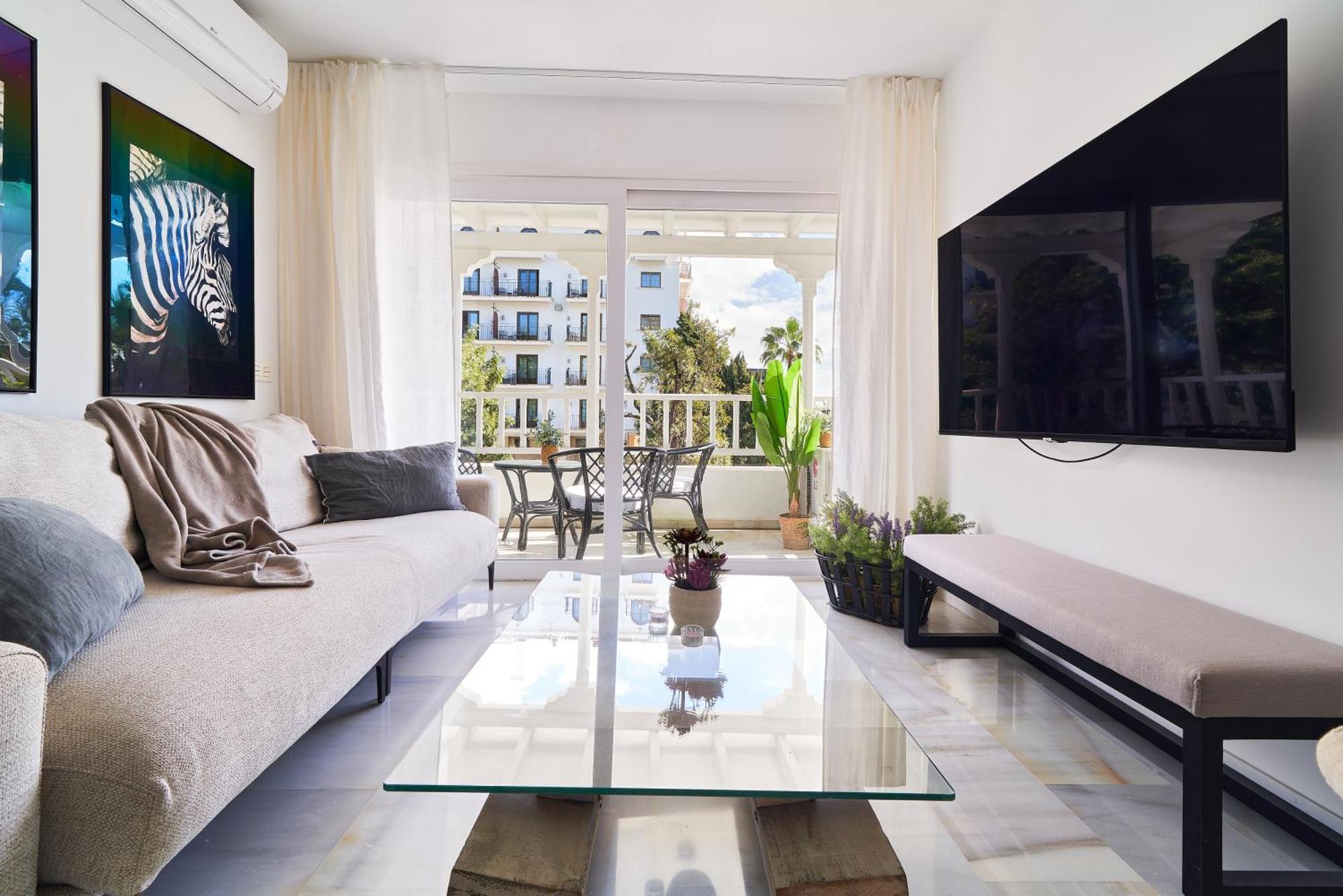 Banus - Banus, Modern, Bright And Balcony *